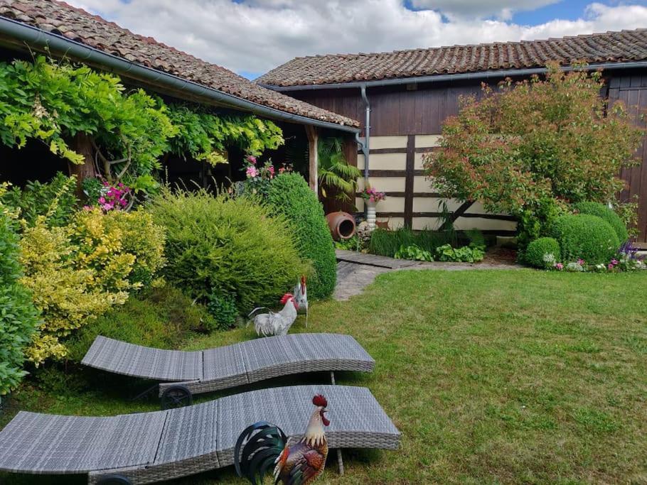 Maison de campagne avec cheminée et extérieur La Neuville-aux-Bois Extérieur photo