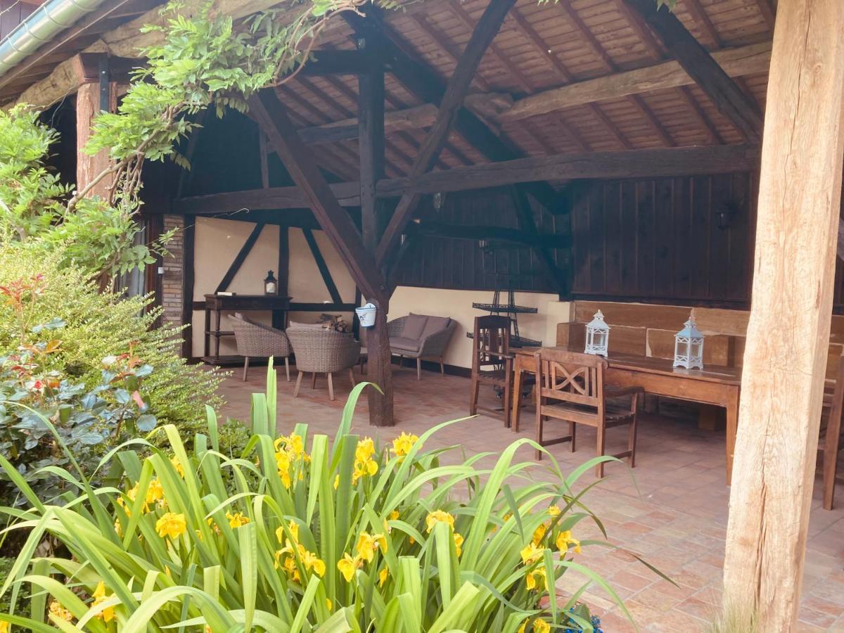 Maison de campagne avec cheminée et extérieur La Neuville-aux-Bois Extérieur photo