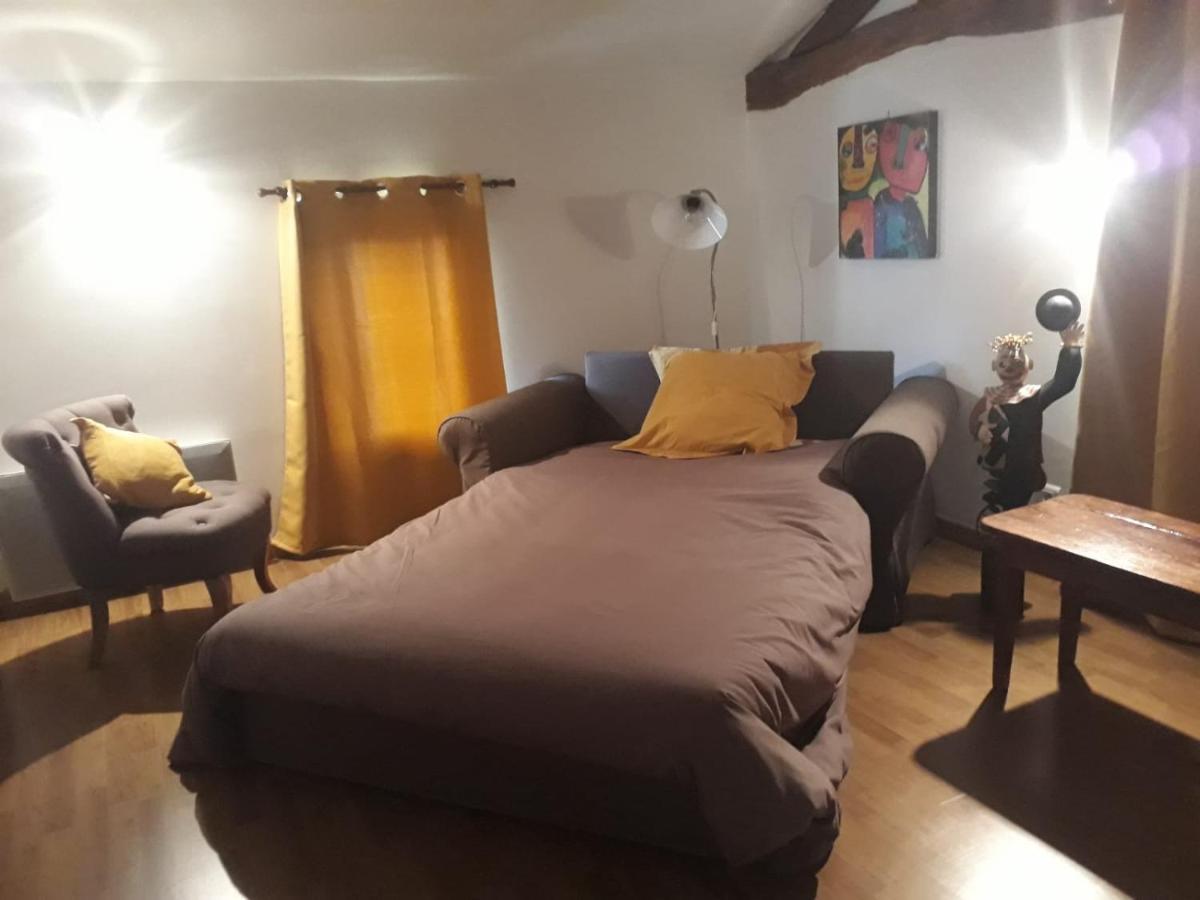 Maison de campagne avec cheminée et extérieur La Neuville-aux-Bois Extérieur photo