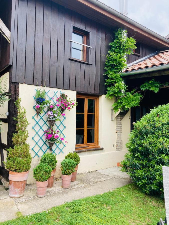 Maison de campagne avec cheminée et extérieur La Neuville-aux-Bois Extérieur photo