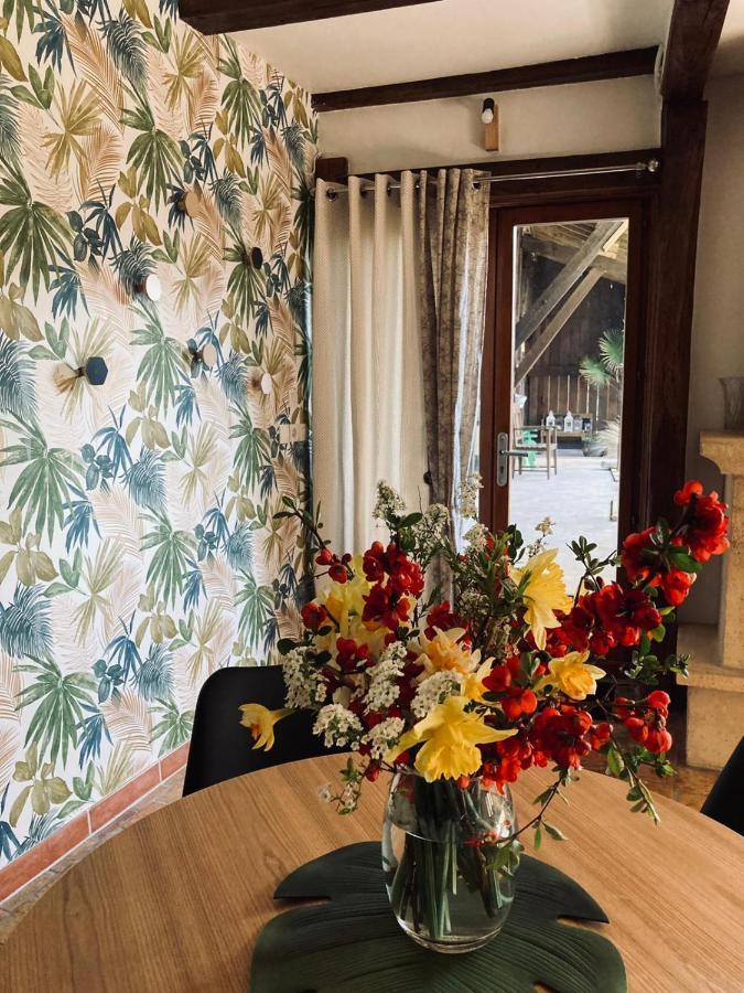 Maison de campagne avec cheminée et extérieur La Neuville-aux-Bois Extérieur photo