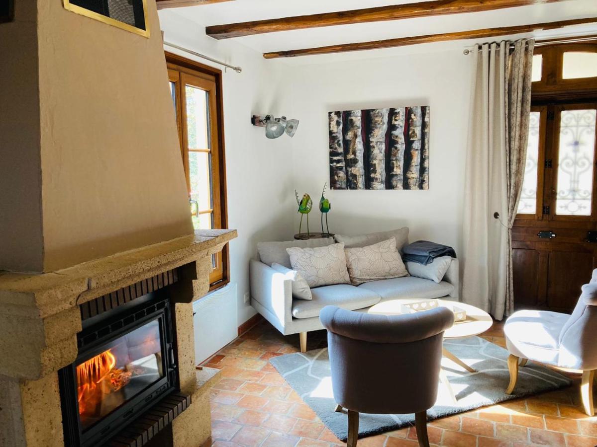Maison de campagne avec cheminée et extérieur La Neuville-aux-Bois Extérieur photo